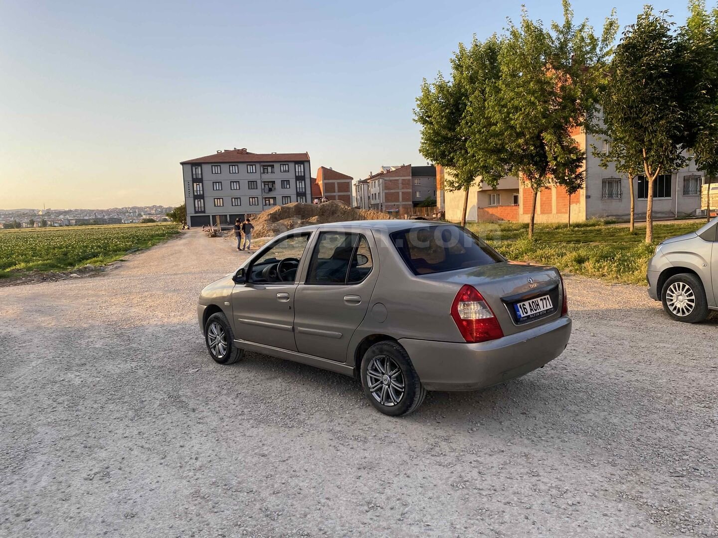 Sahibinden Tata Indigo 1.4 MPFI Comfort 2011 Model Bursa 140.000 km Bej 3