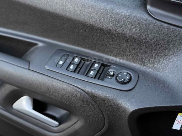 Galeriden Opel Combo 1.5 CDTI Edition 2022 Model Sakarya