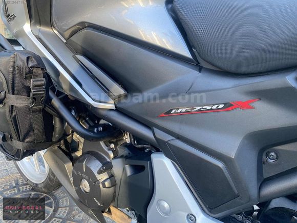 "UNIVERSAL MOTORS" 2016 HONDA NC 750 X