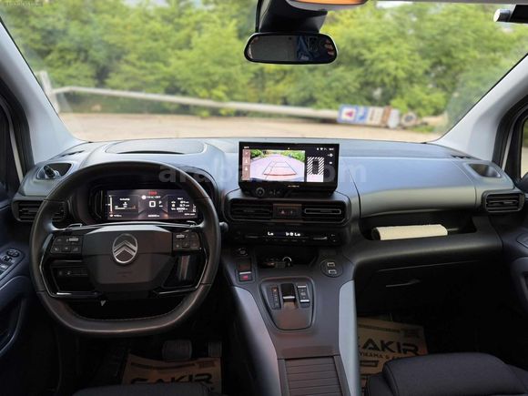 2025 MODEL BERLİNGO OTAMATIK 21 BİNDE SERVİS BAKIMLI CAM TAVANLI