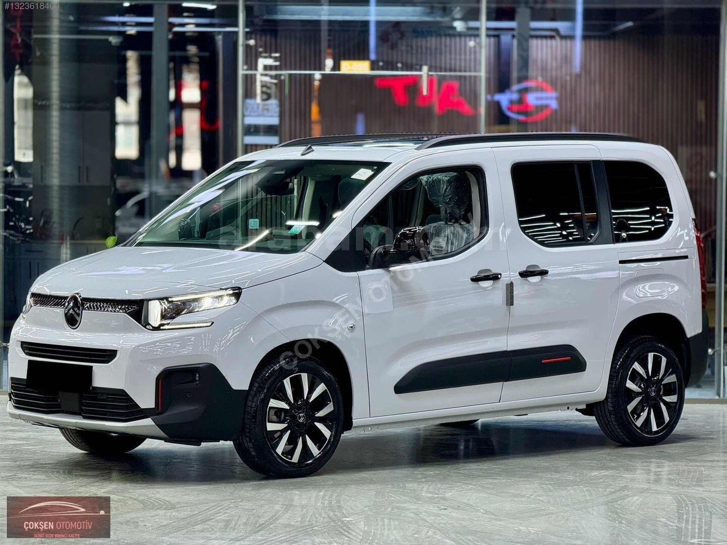 Galeriden Citroen Berlingo 1.5 BlueHDI Max 2026 Model İstanbul 0 km Beyaz 3