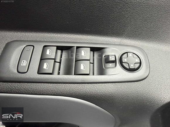 SNR AUTO'DAN 2026 BERLINGO MAX XTR CAM TAVAN EN FULU