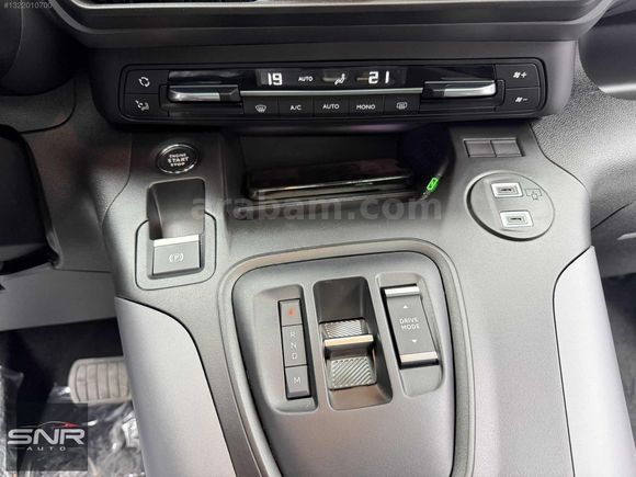 SNR AUTO'DAN 2026 BERLINGO MAX XTR CAM TAVAN EN FULU
