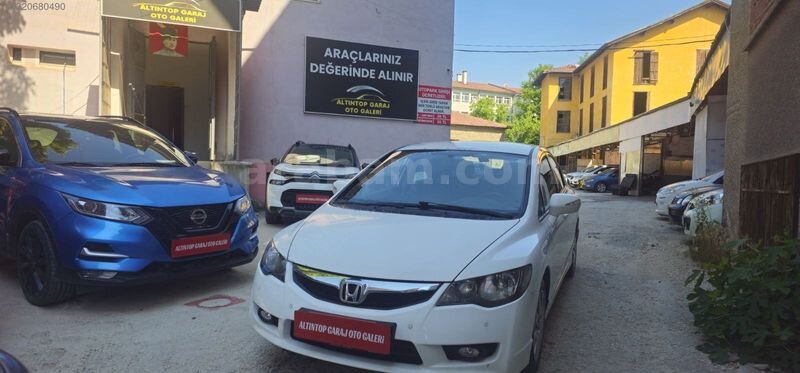 Galeriden Honda Civic 1.6i VTEC Dream 2012 Model Bilecik 161.000 km Beyaz
