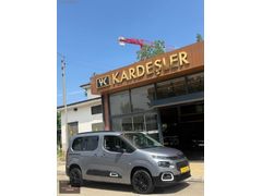 YAZGILI KARDEŞLERDEN OTOMATİK CAM TAVANLI 67 BİNDE