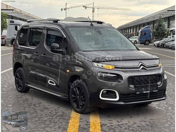 TAMAMINA KREDİ CITROEN BERLINGO CAM TAVAN HATASIZ BOYASIZ