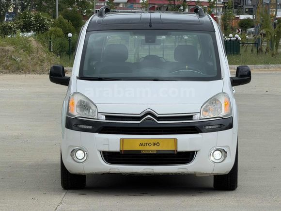 AUTO İFÖ'DEN 2013 BERLİNGO CAM TAVAN HATASIZ DÜŞÜK KM