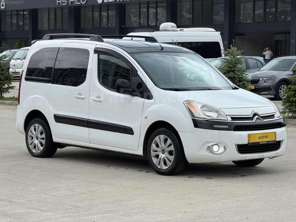 AUTO İFÖ'DEN 2013 BERLİNGO CAM TAVAN HATASIZ DÜŞÜK KM