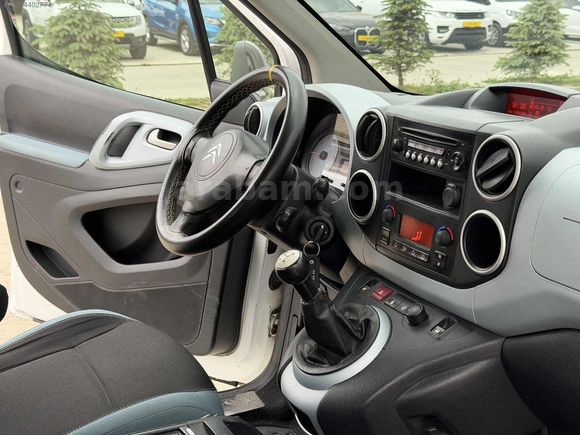 AUTO İFÖ'DEN 2013 BERLİNGO CAM TAVAN HATASIZ DÜŞÜK KM