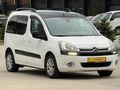 AUTO İFÖ'DEN 2013 BERLİNGO CAM TAVAN HATASIZ DÜŞÜK KM