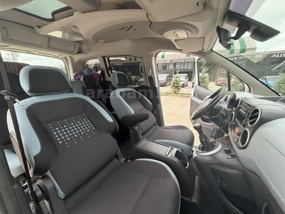 AUTO İFÖ'DEN 2013 BERLİNGO CAM TAVAN HATASIZ DÜŞÜK KM