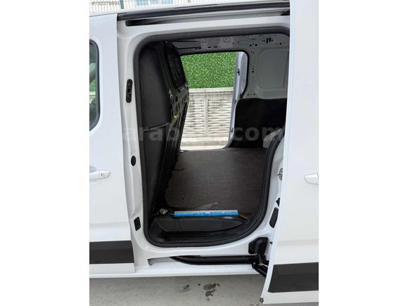 DMR AUTO 2024 OPEL COMBO 1.5 DİZEL ULTİMATE XL MANUEL VİTES
