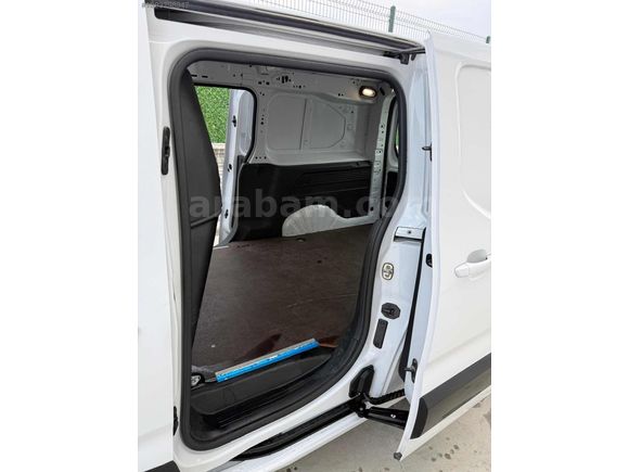 DMR AUTO 2024 OPEL COMBO 1.5 DİZEL ULTİMATE XL MANUEL VİTES