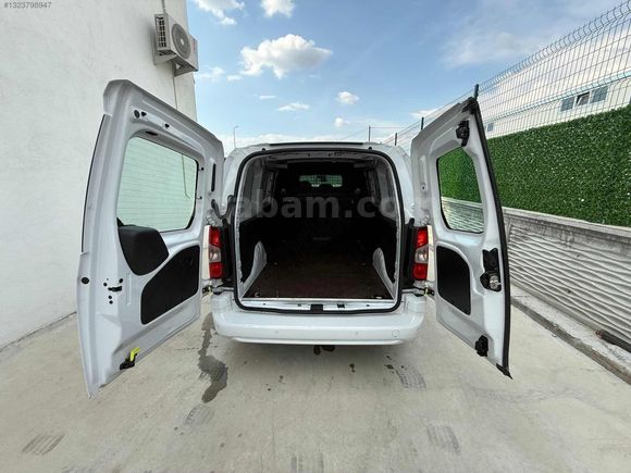 DMR AUTO 2024 OPEL COMBO 1.5 DİZEL ULTİMATE XL MANUEL VİTES