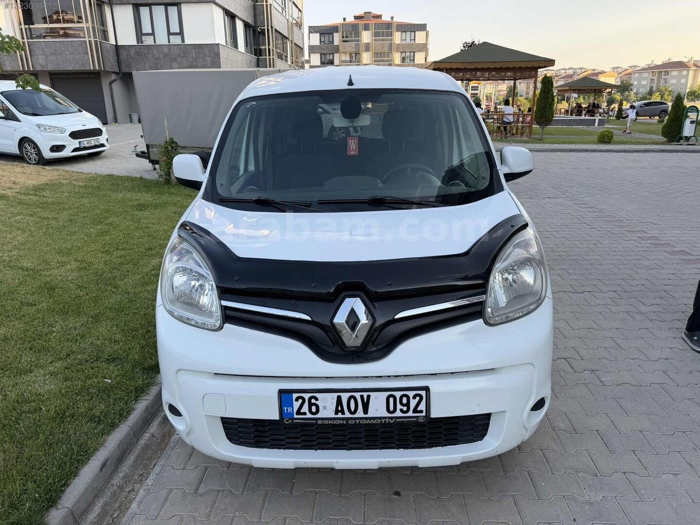 Galeriden Renault Kangoo 1.5 dCi Joy 2016 Model Eskişehir 320.000 km Beyaz 4
