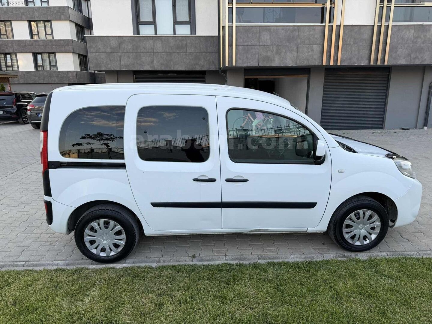 Galeriden Renault Kangoo 1.5 dCi Joy 2016 Model Eskişehir 320.000 km Beyaz 5