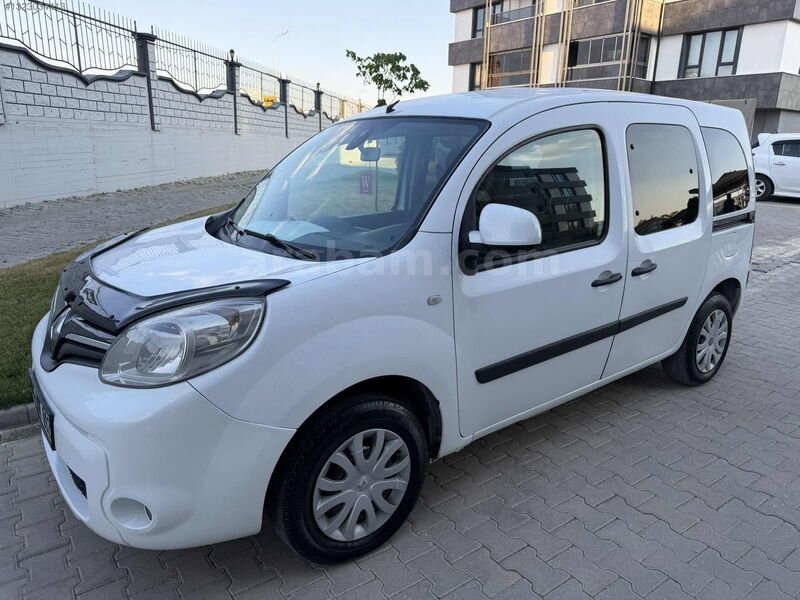 Galeriden Renault Kangoo 1.5 dCi Joy 2016 Model Eskişehir 320.000 km Beyaz