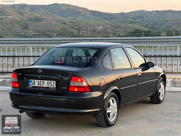 Elif Otomotiv'den Cam Gibi Opel Vectra