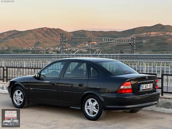 Elif Otomotiv'den Cam Gibi Opel Vectra