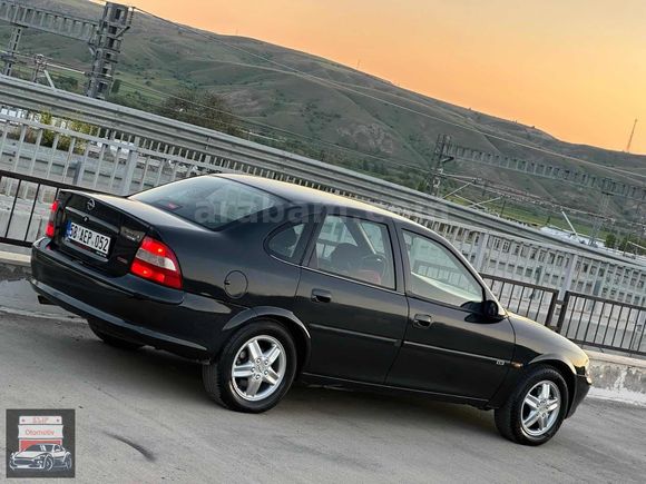 Elif Otomotiv'den Cam Gibi Opel Vectra