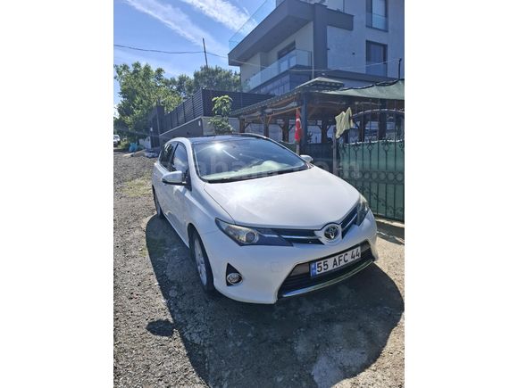 Sahibinden Toyota Auris 1.4 D-4D Advance Skypack 2014 Model