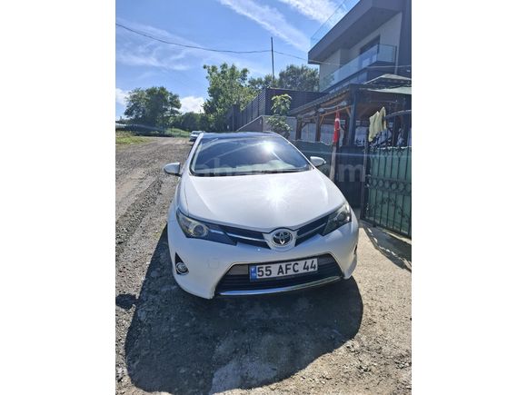 Sahibinden Toyota Auris 1.4 D-4D Advance Skypack 2014 Model