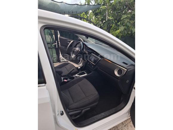 Sahibinden Toyota Auris 1.4 D-4D Advance Skypack 2014 Model