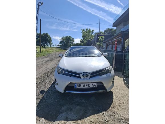 Sahibinden Toyota Auris 1.4 D-4D Advance Skypack 2014 Model