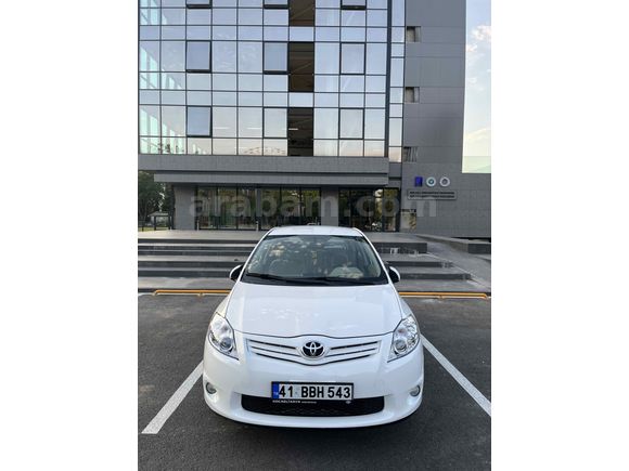 Sahibinden Toyota Auris 1.6 Comfort Extra 2011 Model  146.000 km Beyaz