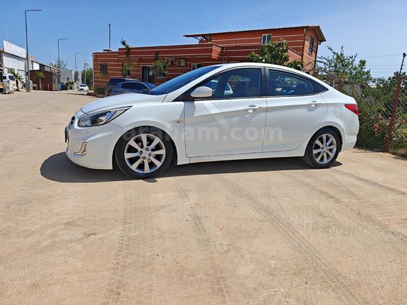 Hyundai Accent blue mode plus 2015 136 beygir 7 ileri otomatik 2.5 parça harici hatasız