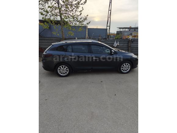 Sahibinden Renault Megane 1.5 dCi Sport Tourer Privilege 2010 Model  288.000 km Füme