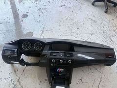 BMW E60 ÖN GÖĞÜS BARDAKLIKLI KOMPLE DOLU ÇIKMA