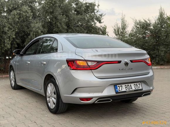 Oğuz Group'tan 2025 Hatasız Boyasız Düşük Km Megane