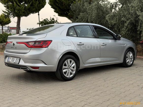 Oğuz Group'tan 2025 Hatasız Boyasız Düşük Km Megane