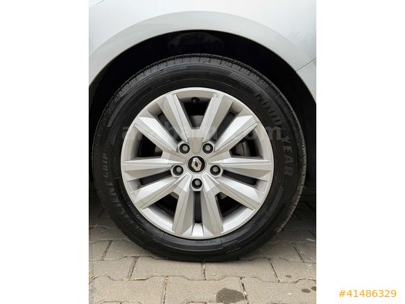 Oğuz Group'tan 2025 Hatasız Boyasız Düşük Km Megane