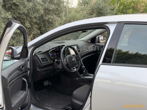 Oğuz Group'tan 2025 Hatasız Boyasız Düşük Km Megane