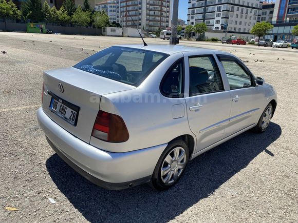 Sahibinden Volkswagen Polo 1.6 Comfortline Classic 2000 Model  141.000 km Gri (Gümüş)