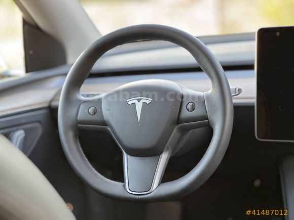 LUXE DRİVEDAN EAP'LI EMSALSİZ DÜŞÜK KM TESLA MODEL Y