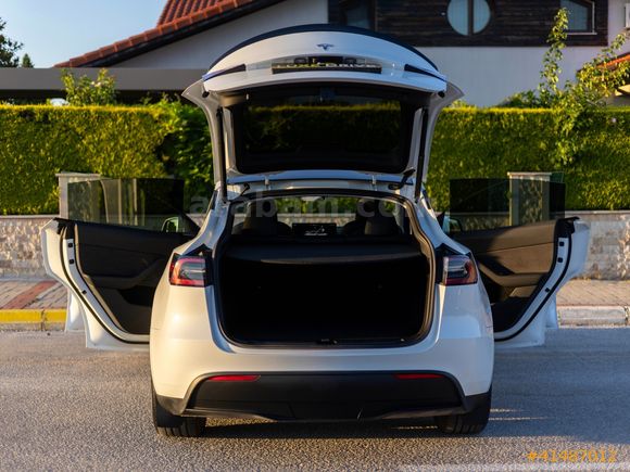 LUXE DRİVEDAN EAP'LI EMSALSİZ DÜŞÜK KM TESLA MODEL Y