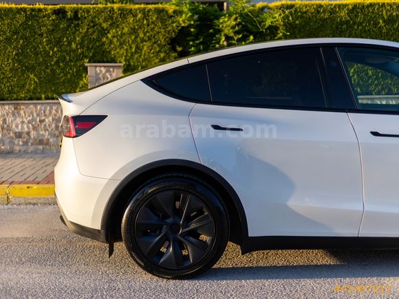 LUXE DRİVEDAN EAP'LI EMSALSİZ DÜŞÜK KM TESLA MODEL Y