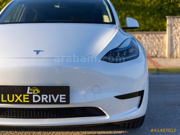 LUXE DRİVEDAN EAP'LI EMSALSİZ DÜŞÜK KM TESLA MODEL Y