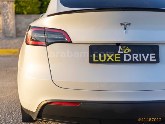 LUXE DRİVEDAN EAP'LI EMSALSİZ DÜŞÜK KM TESLA MODEL Y