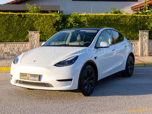 LUXE DRİVEDAN EAP'LI EMSALSİZ DÜŞÜK KM TESLA MODEL Y