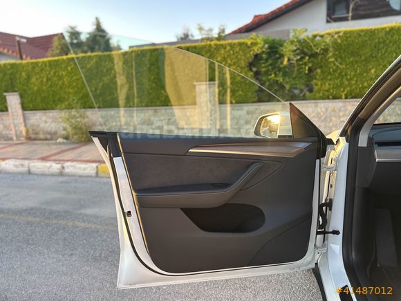 LUXE DRİVEDAN EAP'LI EMSALSİZ DÜŞÜK KM TESLA MODEL Y