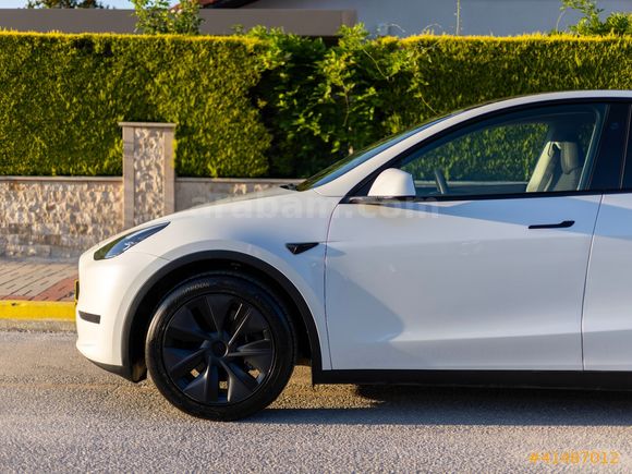 LUXE DRİVEDAN EAP'LI EMSALSİZ DÜŞÜK KM TESLA MODEL Y