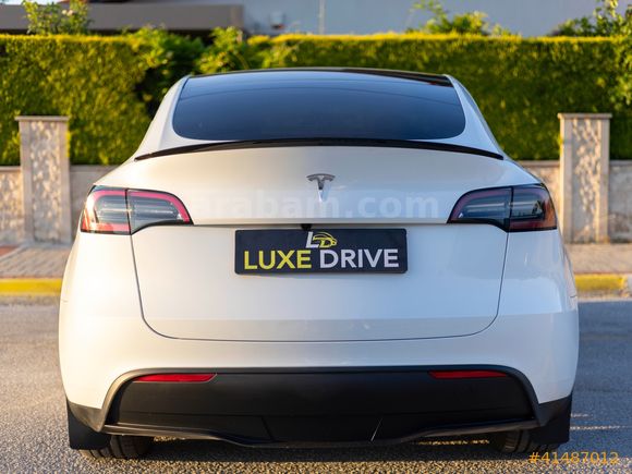 LUXE DRİVEDAN EAP'LI EMSALSİZ DÜŞÜK KM TESLA MODEL Y