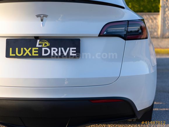 LUXE DRİVEDAN EAP'LI EMSALSİZ DÜŞÜK KM TESLA MODEL Y