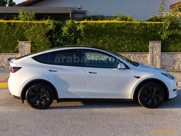 LUXE DRİVEDAN EAP'LI EMSALSİZ DÜŞÜK KM TESLA MODEL Y
