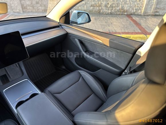 LUXE DRİVEDAN EAP'LI EMSALSİZ DÜŞÜK KM TESLA MODEL Y
