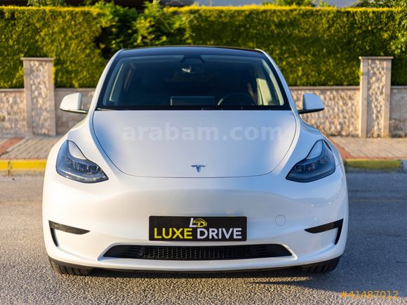 LUXE DRİVEDAN EAP'LI EMSALSİZ DÜŞÜK KM TESLA MODEL Y
